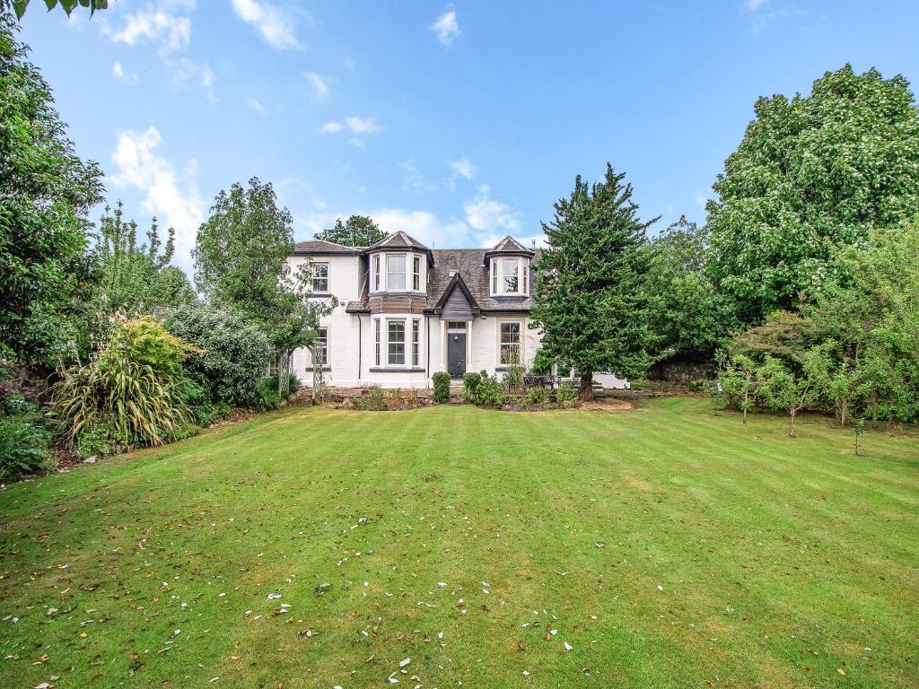 a large white house with a large yard at Springvale in Cardross