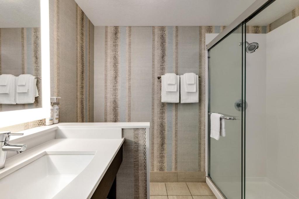 Holiday Inn Express Hotel & Suites Eugene Downtown - University by IHG photo