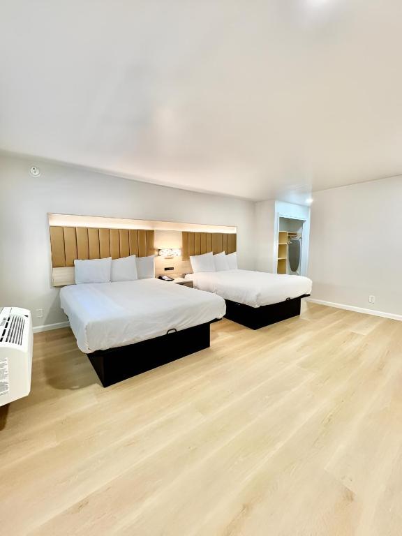 Nob Hill Motor Inn -Newly Updated Rooms! photo