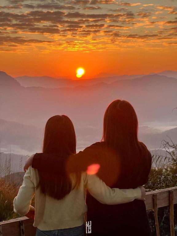 Pha Kew Lom Viewpoint Camping & Adventure in Nong Khiaw