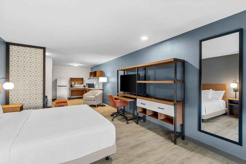 Everhome Suites Wichita Northeast by Choice Hotels photo