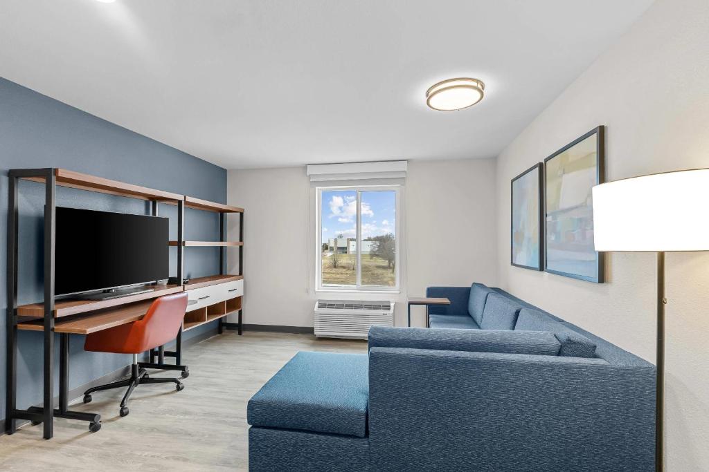 Everhome Suites Wichita Northeast by Choice Hotels photo