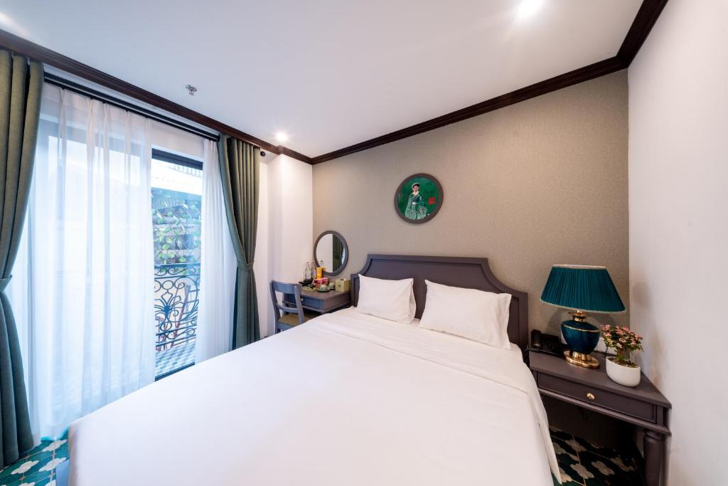 Phòng Deluxe Giường Đôi Có Ban Công