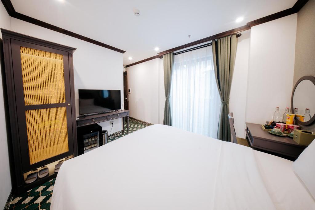 Phòng Deluxe Giường Đôi Có Ban Công