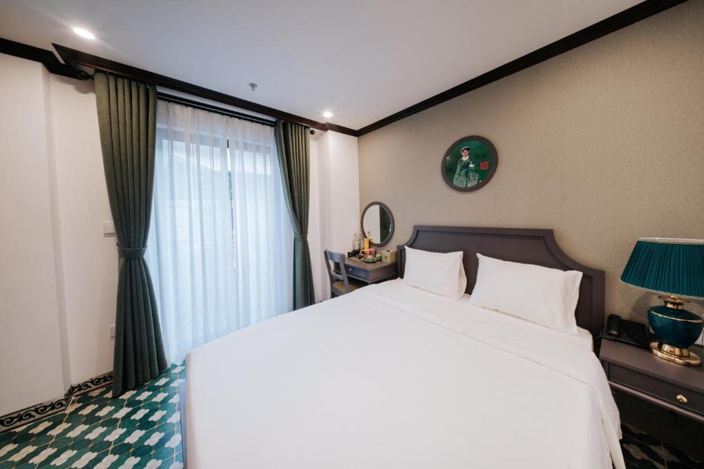 Phòng Deluxe Giường Đôi Có Ban Công