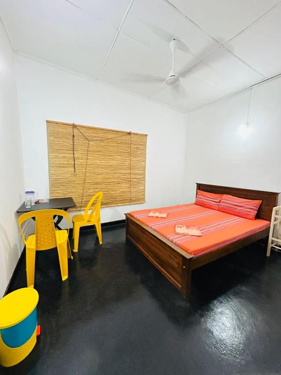 a room with a bed and a table and chairs at evol Hotel Battaramulla in Battaramulla