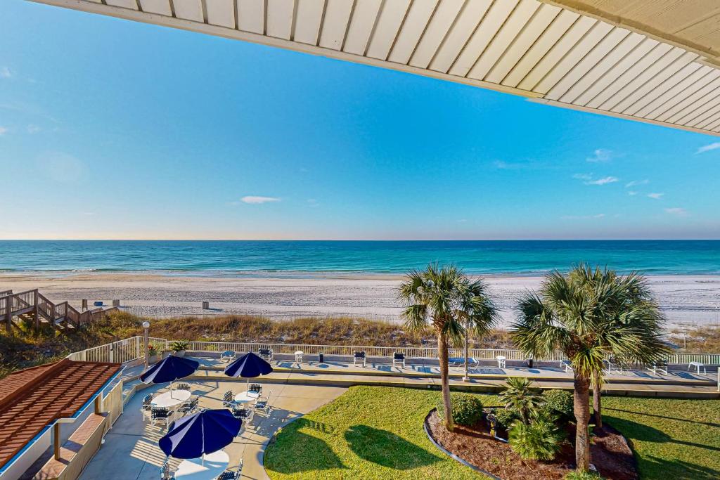 Gorgeous beachfront condo with shared pool hot tub and beach access ...