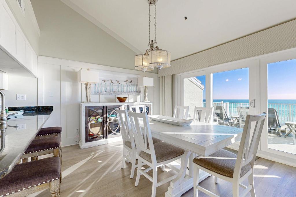 Fourth floor oceanfront condo with pool access ocean views and washer&dryer