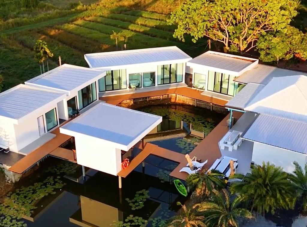 an aerial view of a house with a swimming pool at Baan mae resort in Ban Takat Ngao