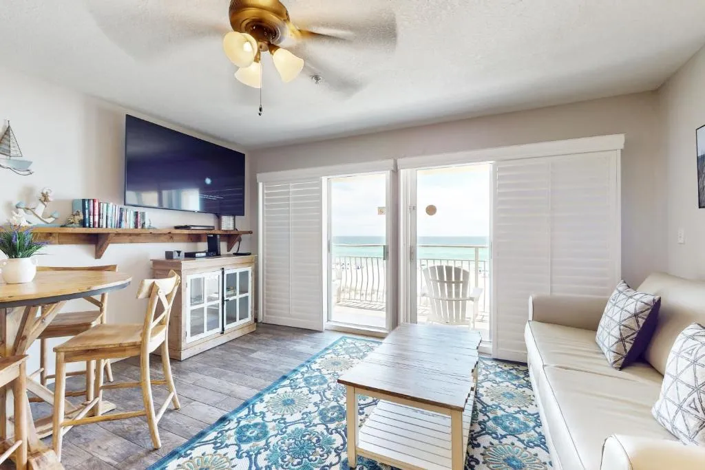 Upgraded Gulf Beachfront Condo with WiFi Shared Pool & Seasonal Beach Service