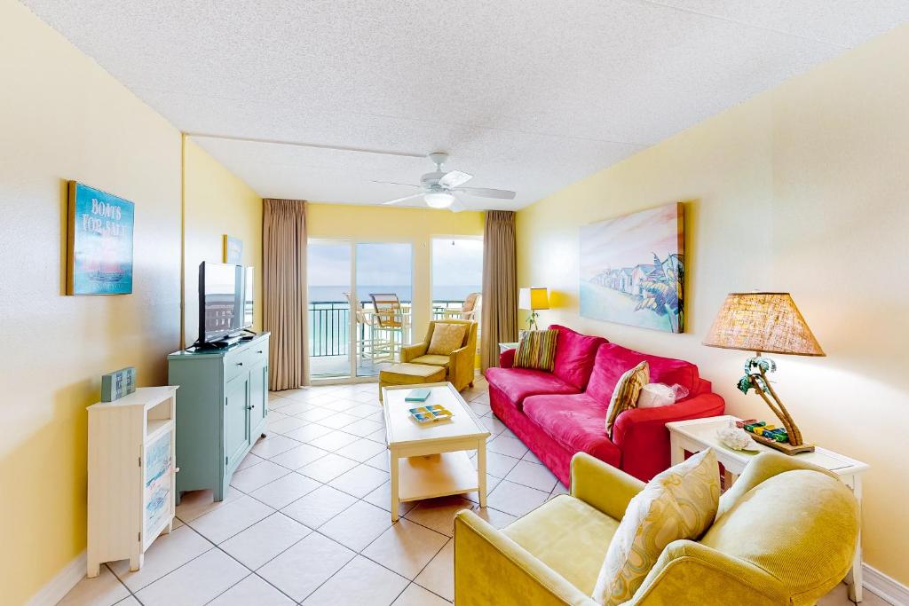 Updated beachfront condo with beach setup quick drive to entertainment, Destin, FL