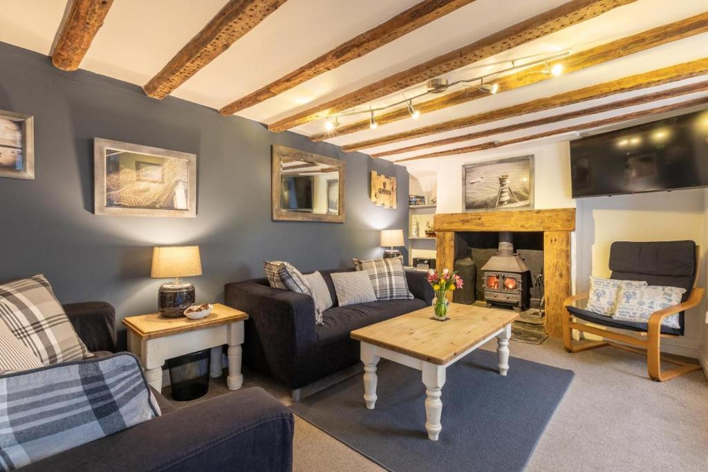 a living room with a couch and a table at 3 Bed in Appledore oc-cockle in Appledore