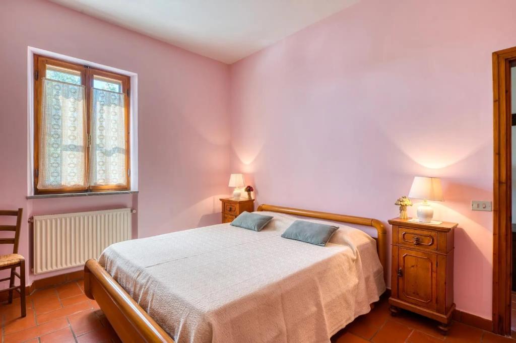a bedroom with a bed and a window at Appartamento Villa Marta in Spoleto