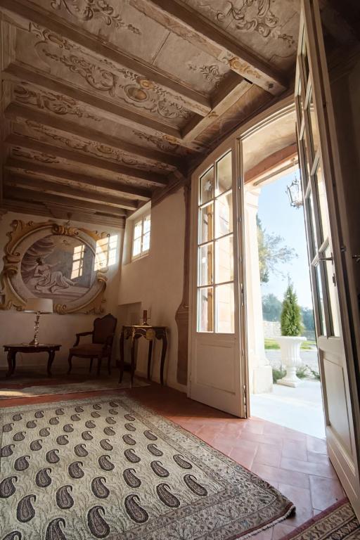 a room with an open door and a rug on the floor at Villa Dorigny Dimora Storica con Affreschi e Giardino in Verona