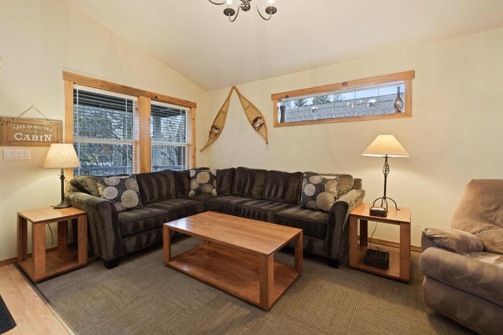 a living room with a couch and a table at Huckleberry Cottage in Bend