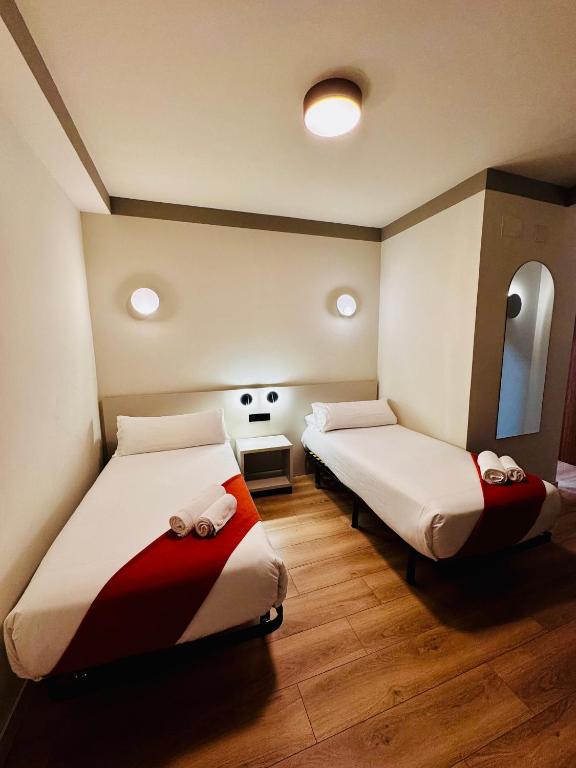 Hostal Sol Square Madrid - Habitación Cuádruple