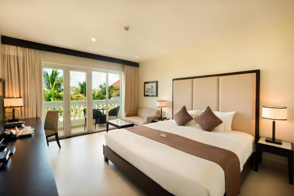 Superior Room with Garden View (Facing the Sea)