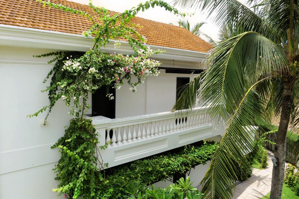 Premier Deluxe Room with Pool or Garden View