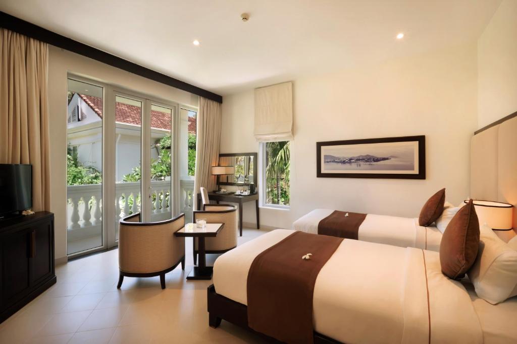 Premier Deluxe Room with Pool or Garden View