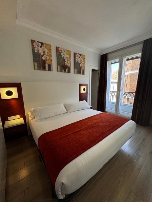 Hostal Sol Square Madrid - Habitación Triple