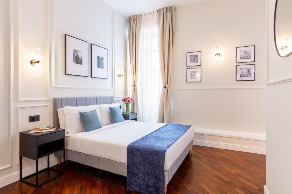 a hotel room with a bed and a window at Piazza del Popolo Boutique GuestHouse in Rome