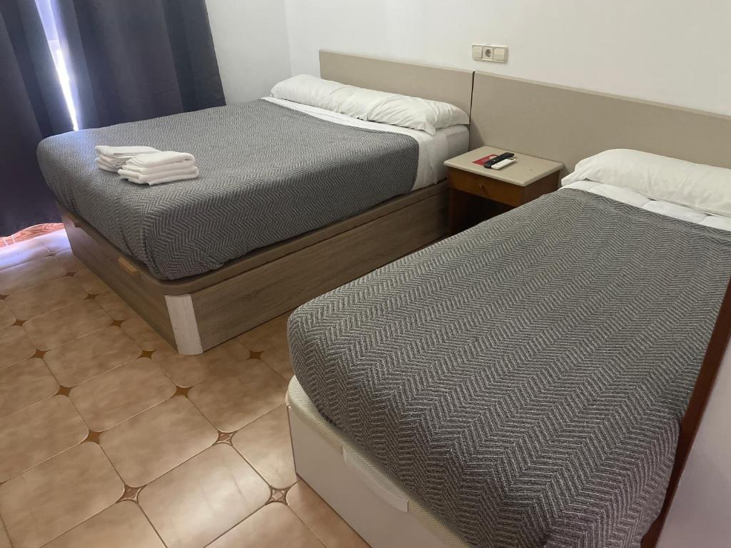 מיטה או מיטות בחדר ב-Hostal Treinta6