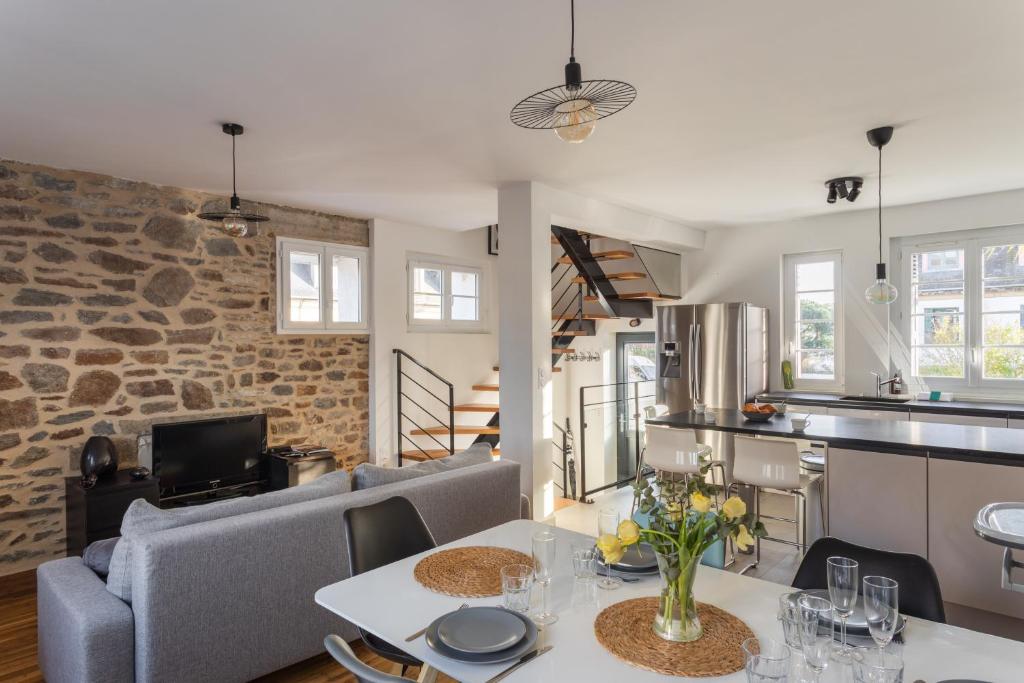 a kitchen and living room with a couch and a table at P'ty Solidor - 500m du port in Saint Malo