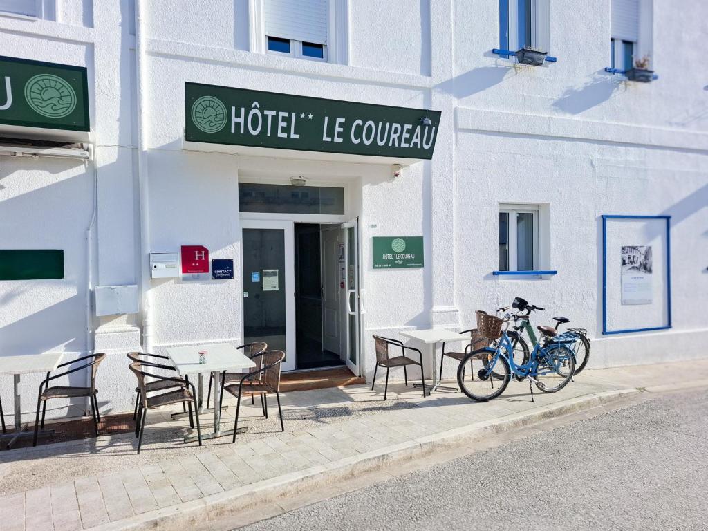 a bicycle parked in front of a hotel ie convention at Hotel Le Coureau in Saint-Trojan-les-Bains