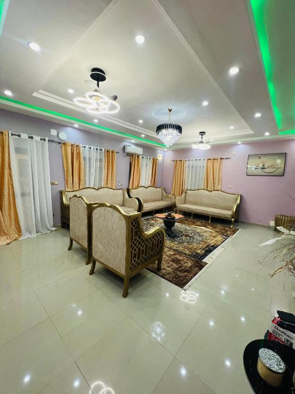 a living room with couches and a rug at LEYLA house Résidence haut Standing in Bamako