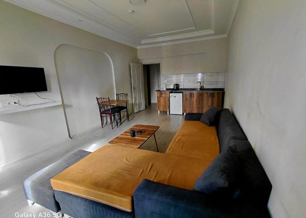 a living room with a couch and a kitchen at Esta123 in Kavaklıdere