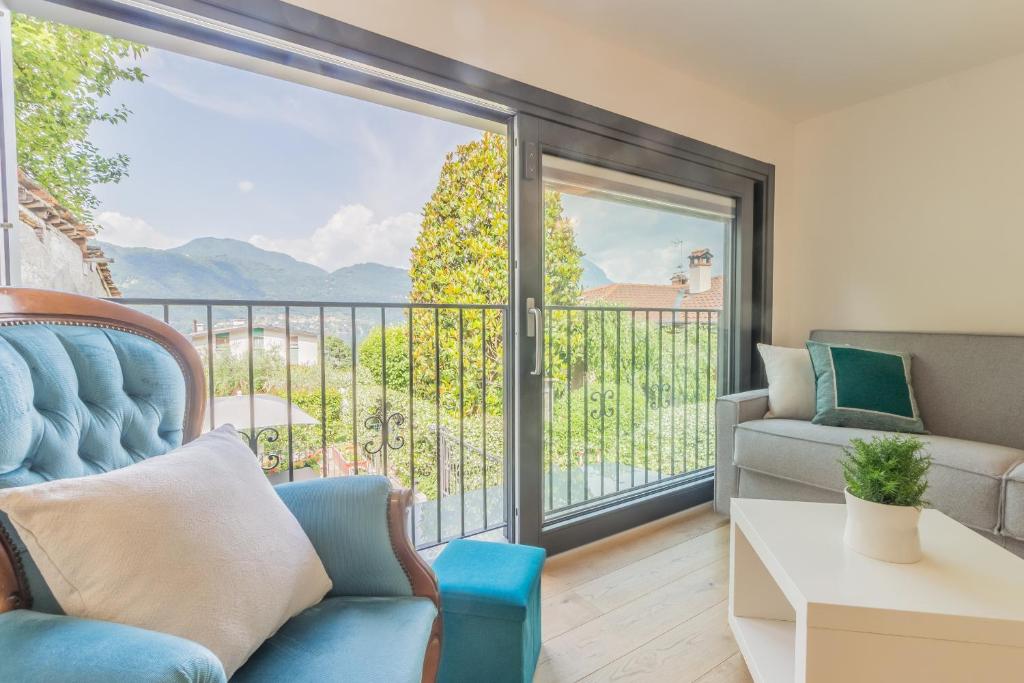 a living room with a view of a balcony at La Casetta di Lillie in Lierna