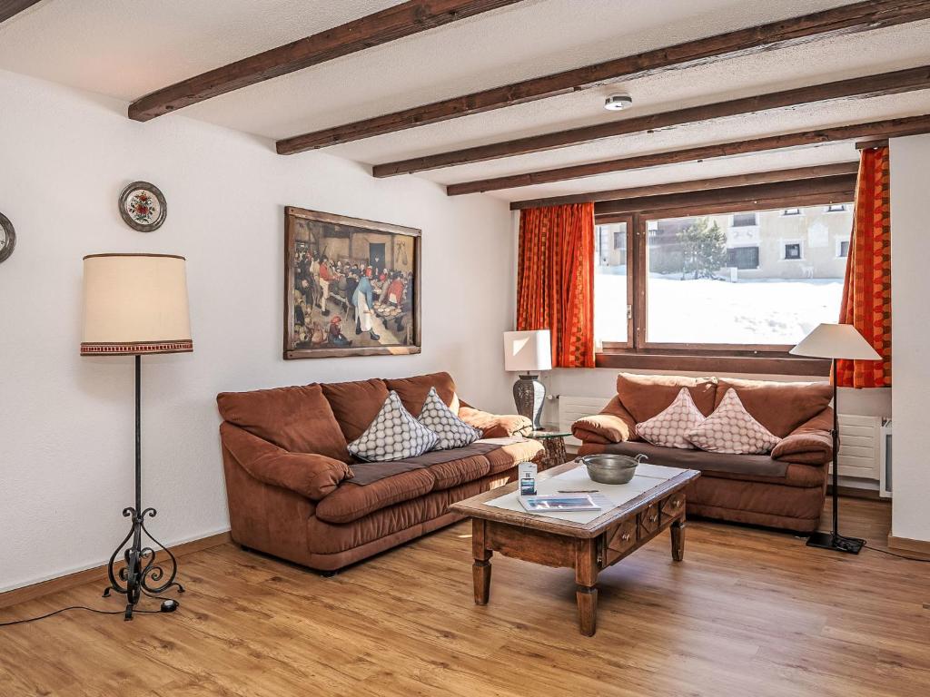 Apartment Chesa Linaria by Interhome