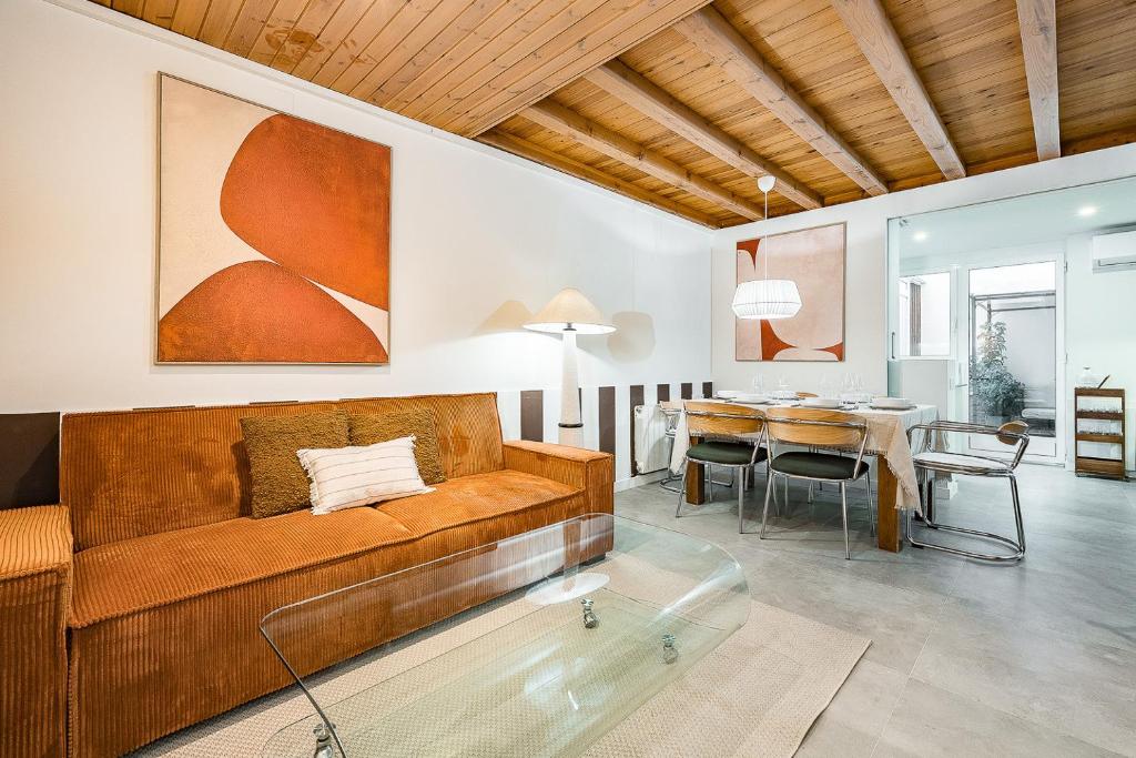 Charming Apartment with Terrace in Sants