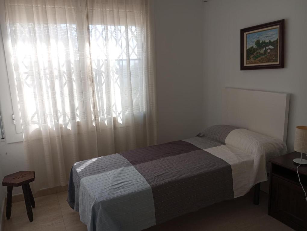 a bedroom with a bed in front of a window at Un lugar tranquilo y relajado en Pedrasanta in La Salud