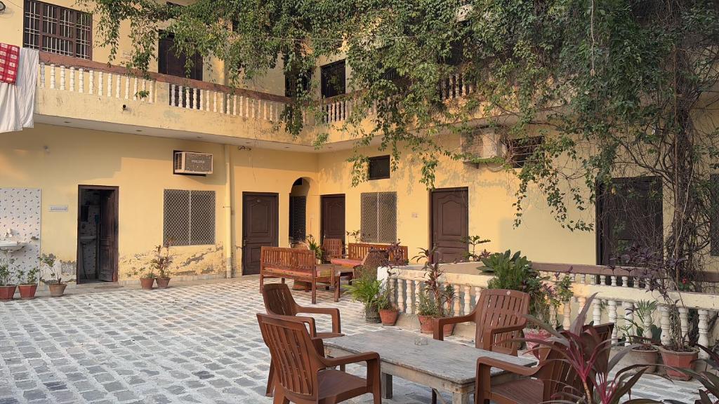 Keshav Palace -A Family Homestay