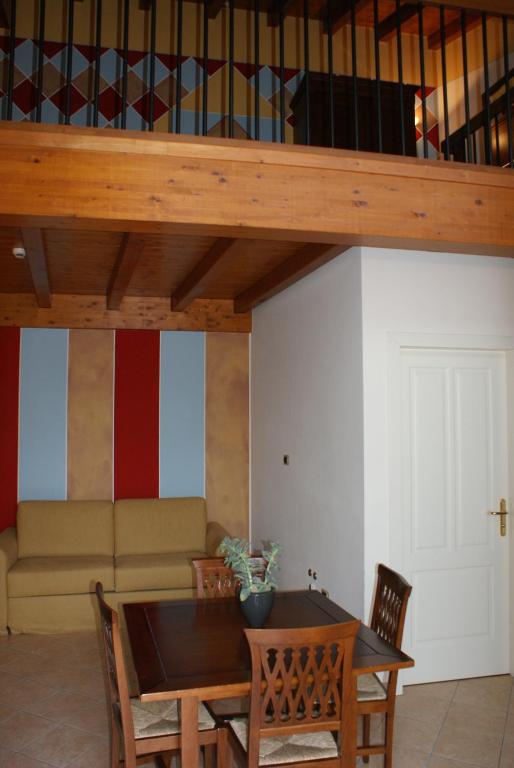 A seating area at Relais Corte Pontigliardo