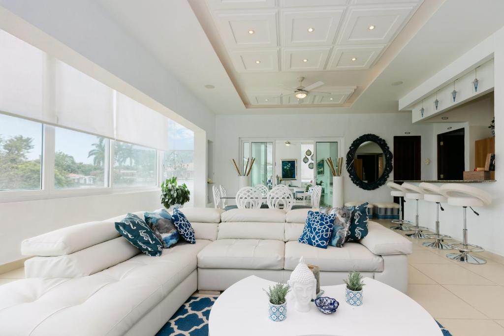 The Indigo Condo By AcoModo Punta Barco