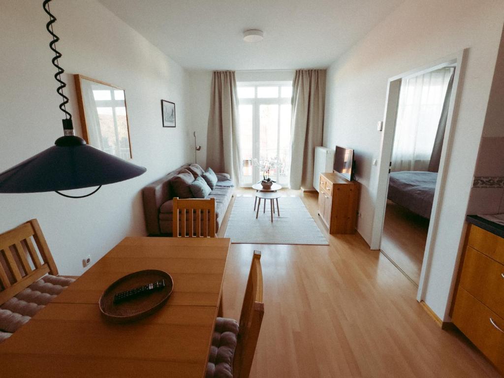 a living room with a table and a couch at Ferienwohnung Ammersee in Andechs