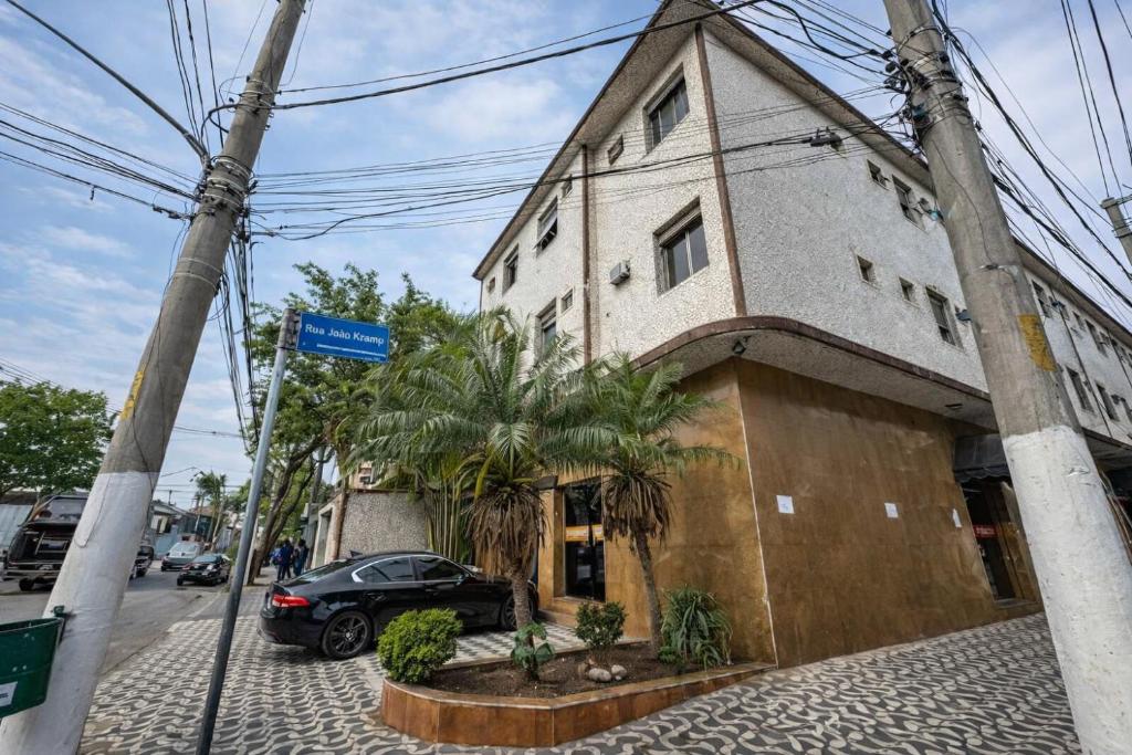 a building with a car parked in front of it at Hotel Daniel Elohim in São Paulo