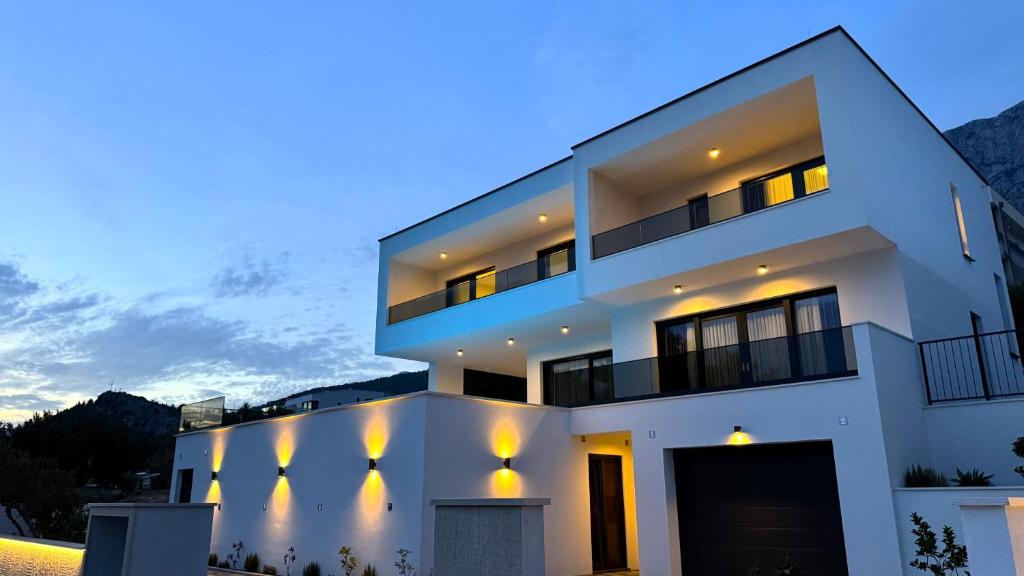Modern Villa Dado with Heated Pool & Sea View in Makarska