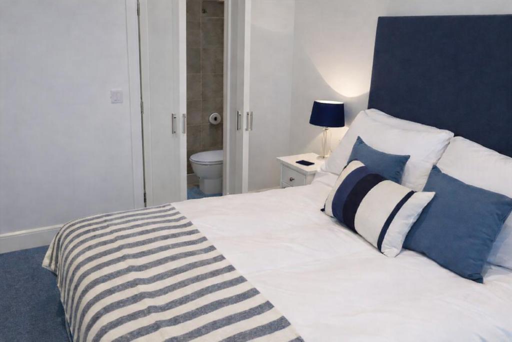 The George Inn - Housity