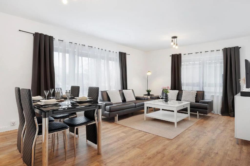 a living room with a table and a dining room at P & A Ferienwohnung in Soltau