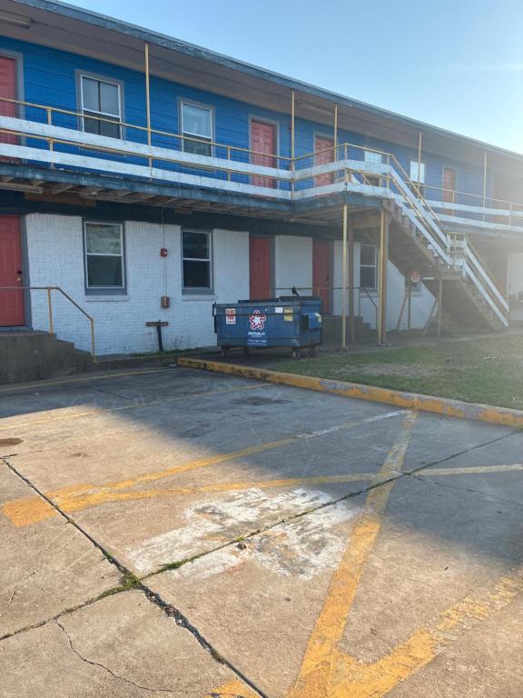 an empty parking lot in front of a building at Rosenberg Motel in Galveston