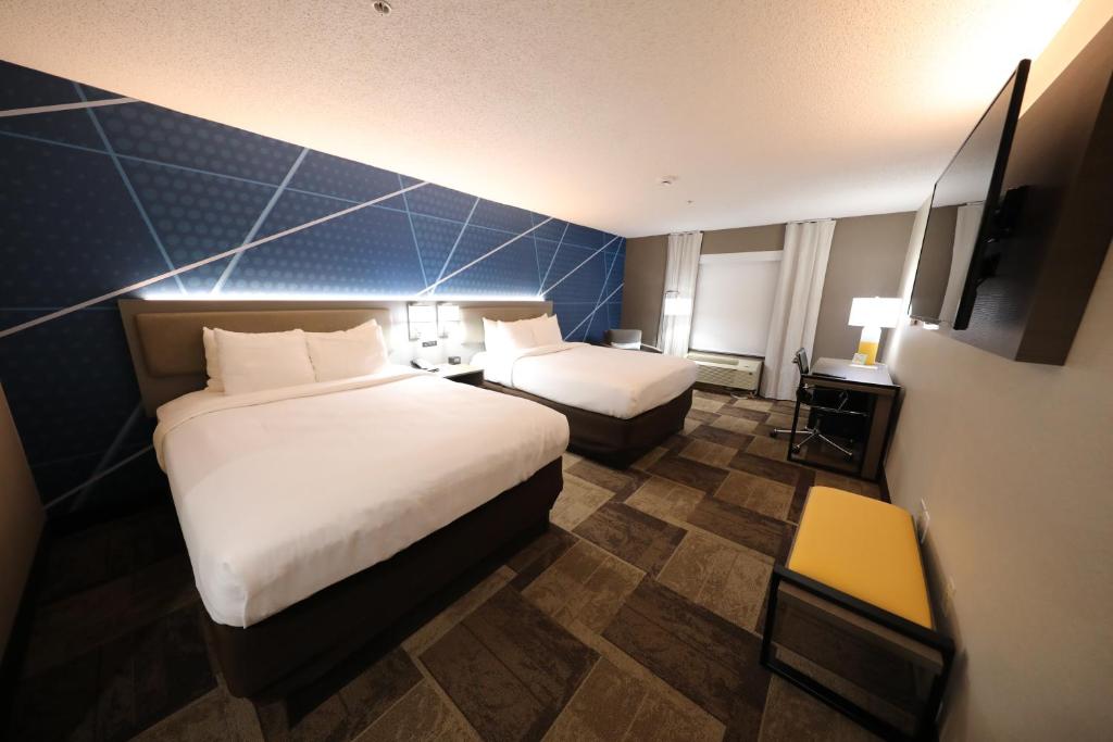 Comfort Inn & Suites Hutchinson photo