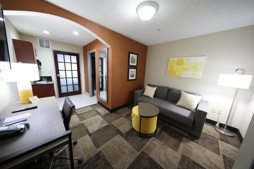 Comfort Inn & Suites Hutchinson photo
