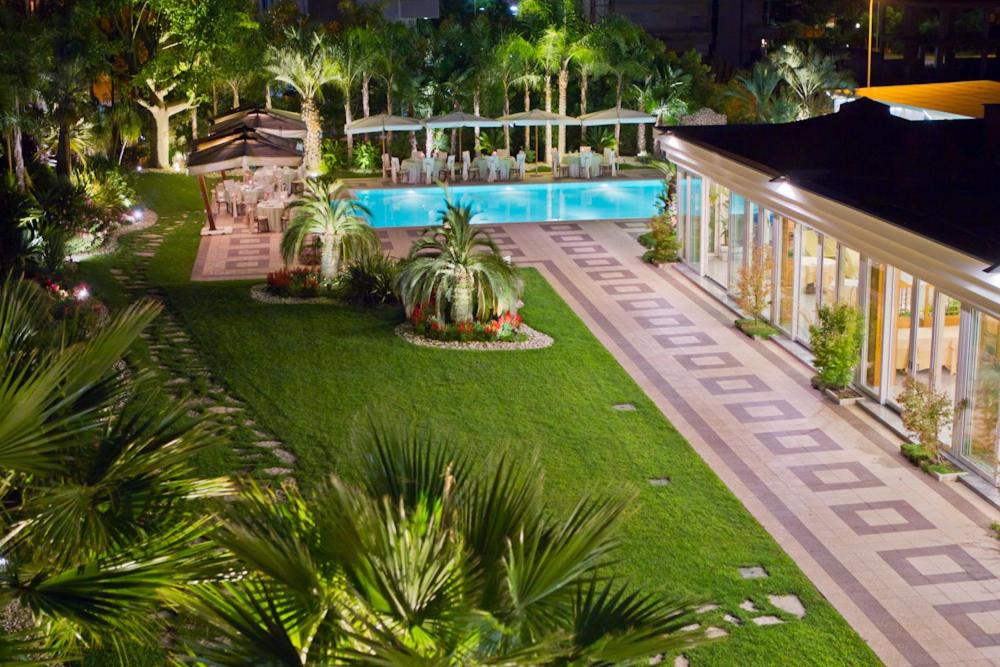 Bazén v ubytování Hotel Ares nebo v jeho okolí
