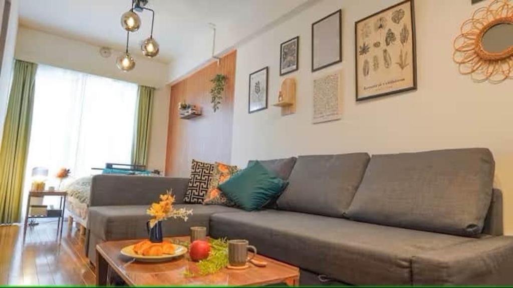 7minute walk from Ebisu Station ,1R , 3 min to Shibuya and 8 min to Shinjuku by train from the nearest station
