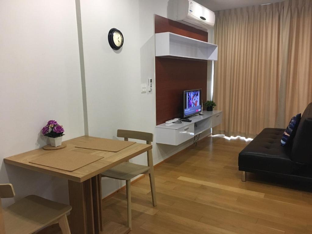 TV a/nebo společenská místnost v ubytování Baan View Viman 416 By Montri