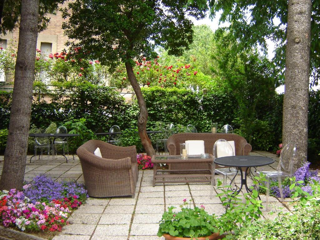 Vonkajšia záhrada v ubytovaní Villa Elda Boutique Hotel