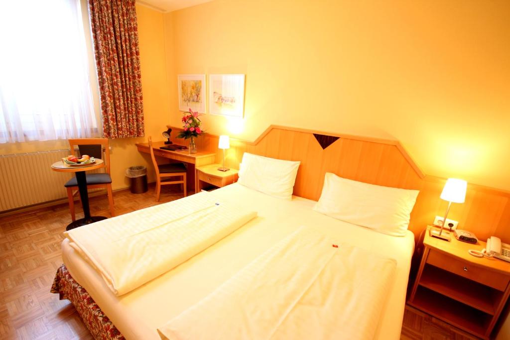 Posteľ alebo postele v izbe v ubytovaní Carinthia Stadthotel
